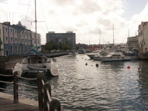 dat zijn wij daar links