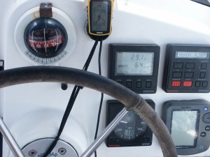 Onze snelheid, 6.4 knopen, dat is zo'n 12km/u