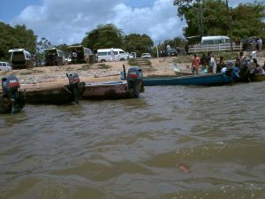 en droog blijf je ook niet bij zo'n oversteek