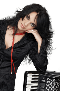 Zoe Tiganouria. Maakt leuke muziek, joh!